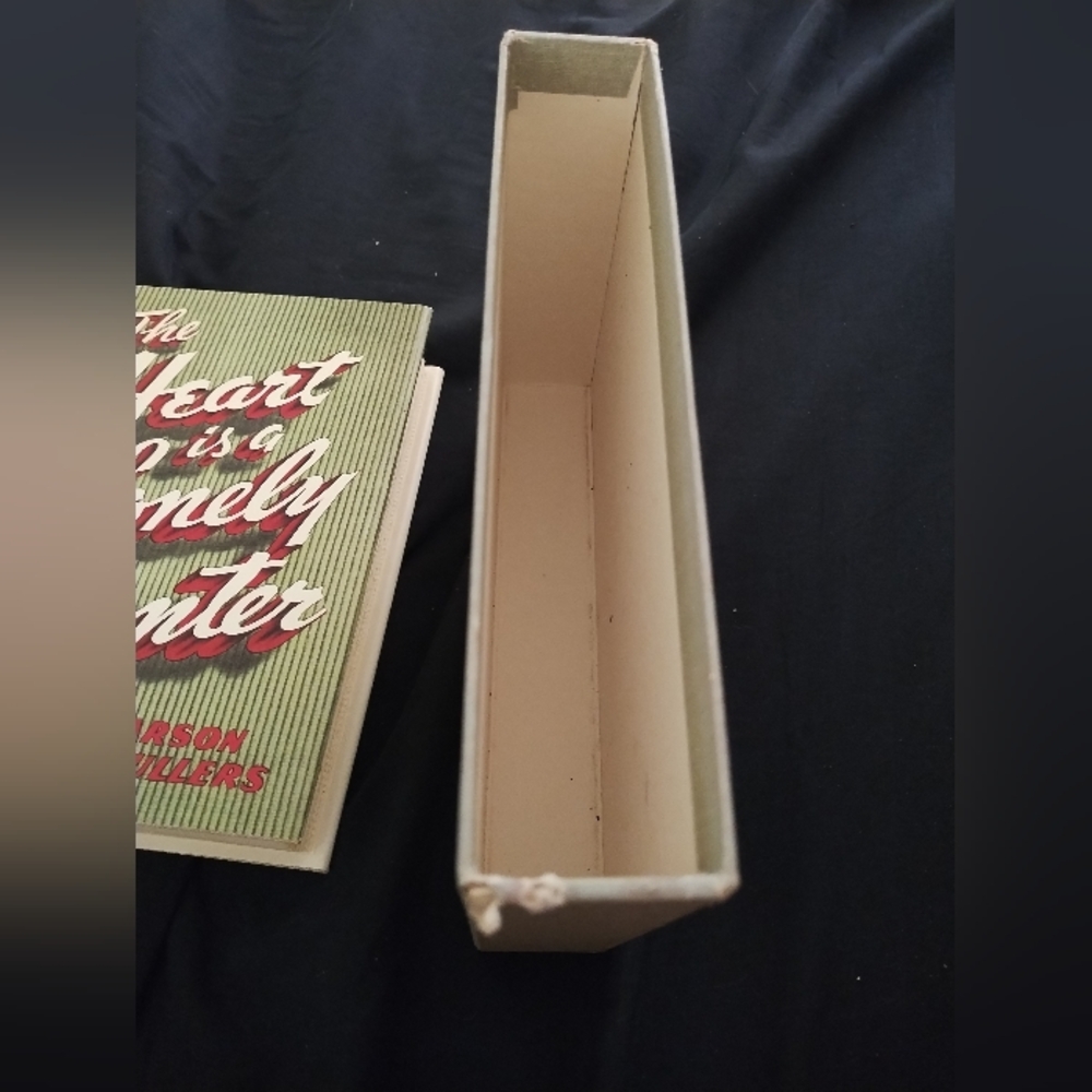 The Heart Is a Lonely Hunter First Edition Facsimile In Illustrated Slip Cover - Picture 10 of 10